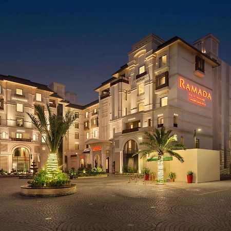 Ramada by Wyndham Lahore Gulberg II Hotel Bagian luar foto