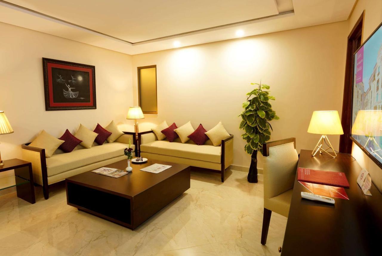 Ramada by Wyndham Lahore Gulberg II Hotel Bagian luar foto