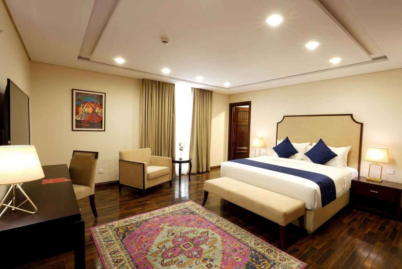 Ramada by Wyndham Lahore Gulberg II Hotel Bagian luar foto