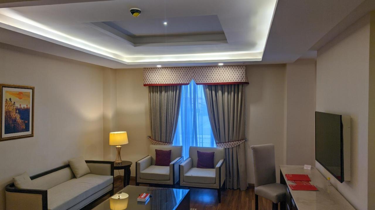 Ramada by Wyndham Lahore Gulberg II Hotel Bagian luar foto