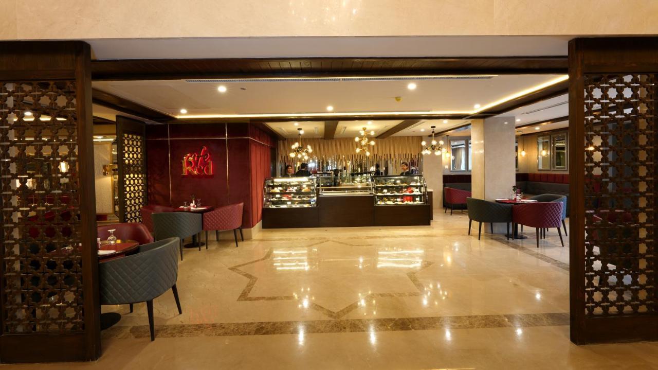 Ramada by Wyndham Lahore Gulberg II Hotel Bagian luar foto