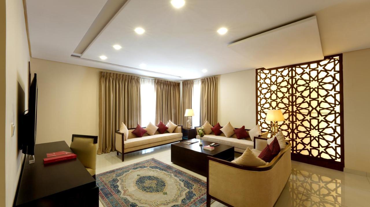 Ramada by Wyndham Lahore Gulberg II Hotel Bagian luar foto