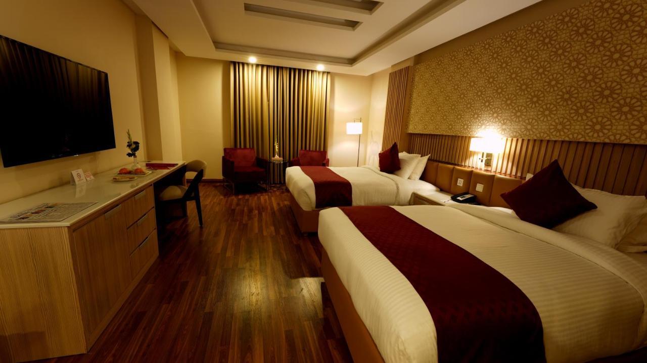 Ramada by Wyndham Lahore Gulberg II Hotel Bagian luar foto